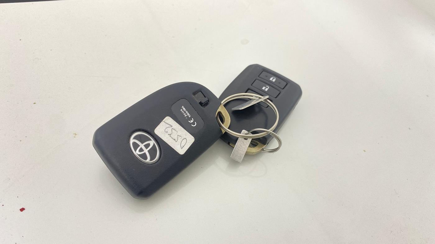 2018 Toyota YARIS G CVT, Petrol, Automatic, 44,257 km, Key Close Up