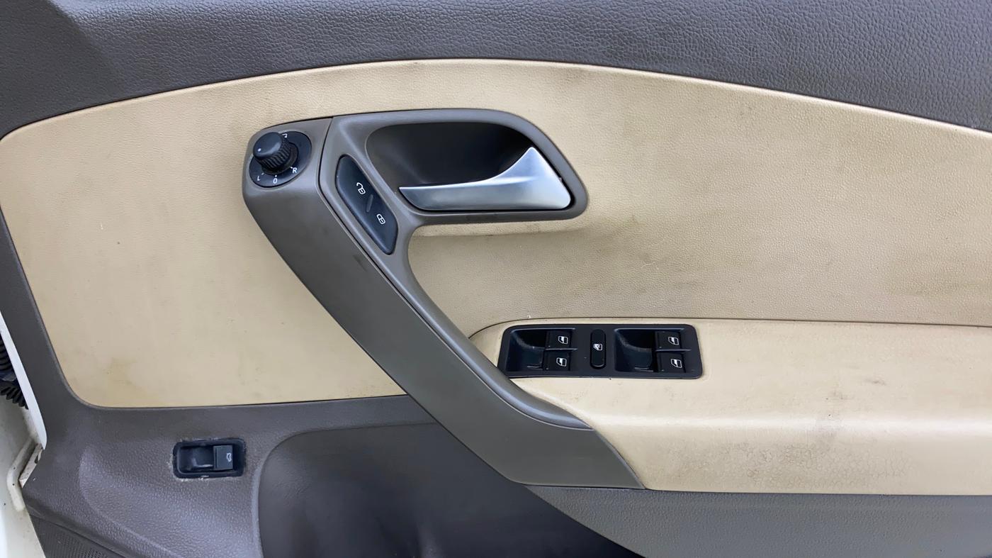 2015 Volkswagen Vento HIGHLINE PETROL AT, Petrol, Automatic, 83,539 km, Driver Side Door Panels Control
