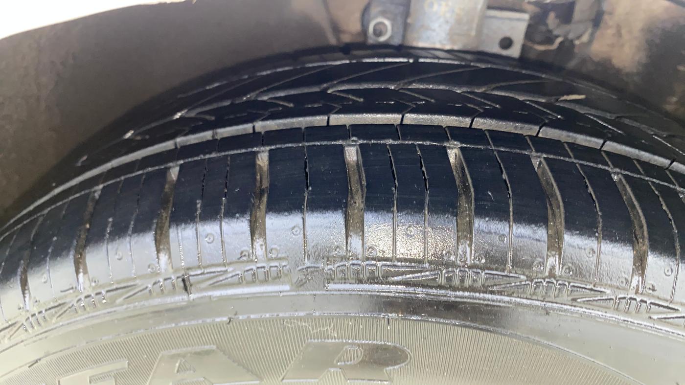 2015 Volkswagen Vento HIGHLINE PETROL AT, Petrol, Automatic, 83,539 km, Left Front Tyre Tread