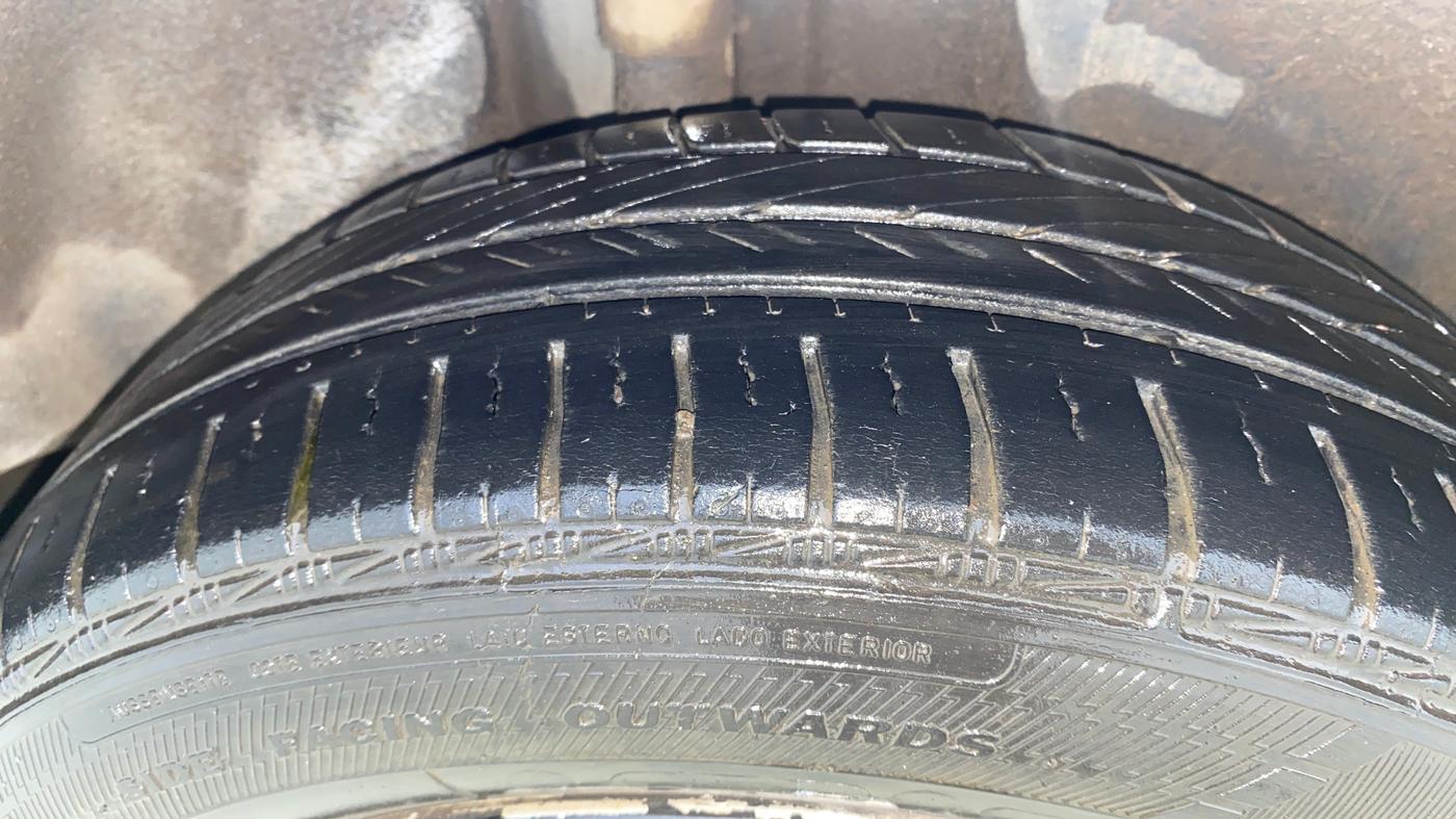 2015 Volkswagen Vento HIGHLINE PETROL AT, Petrol, Automatic, 83,539 km, Right Rear Tyre Tread