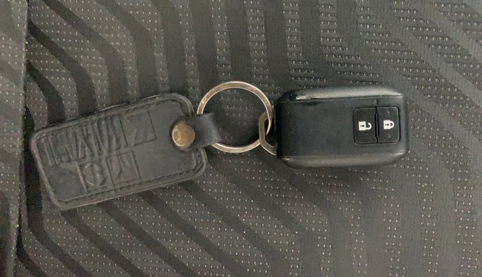 2023 Maruti Swift ZXI PLUS AMT DUAL TONE, Petrol, Automatic, 19,429 km, Key Close Up