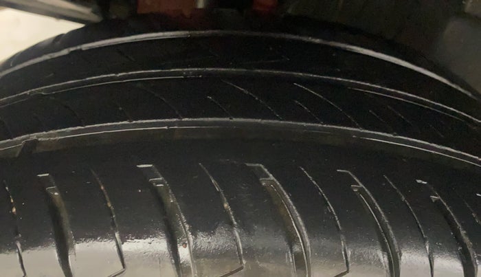 2023 Maruti Swift ZXI PLUS AMT DUAL TONE, Petrol, Automatic, 19,429 km, Right Rear Tyre Tread