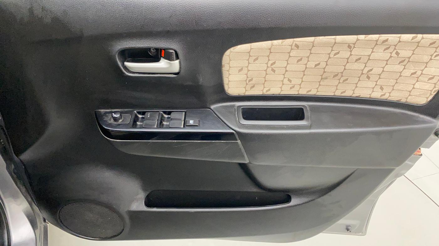 2017 Maruti Wagon R 1.0 VXI+ AMT, Petrol, Automatic, 41,010 km, Driver Side Door Panels Control