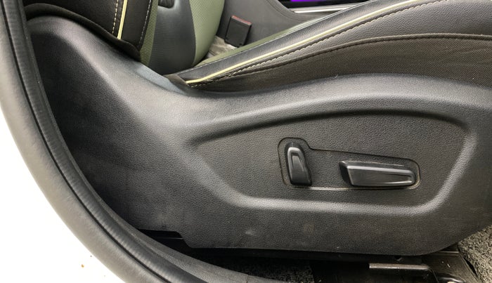 2023 Hyundai ALCAZAR  Signature (O) AE 7Str Diesel AT, Diesel, Automatic, 74,379 km, Driver Side Adjustment Panel