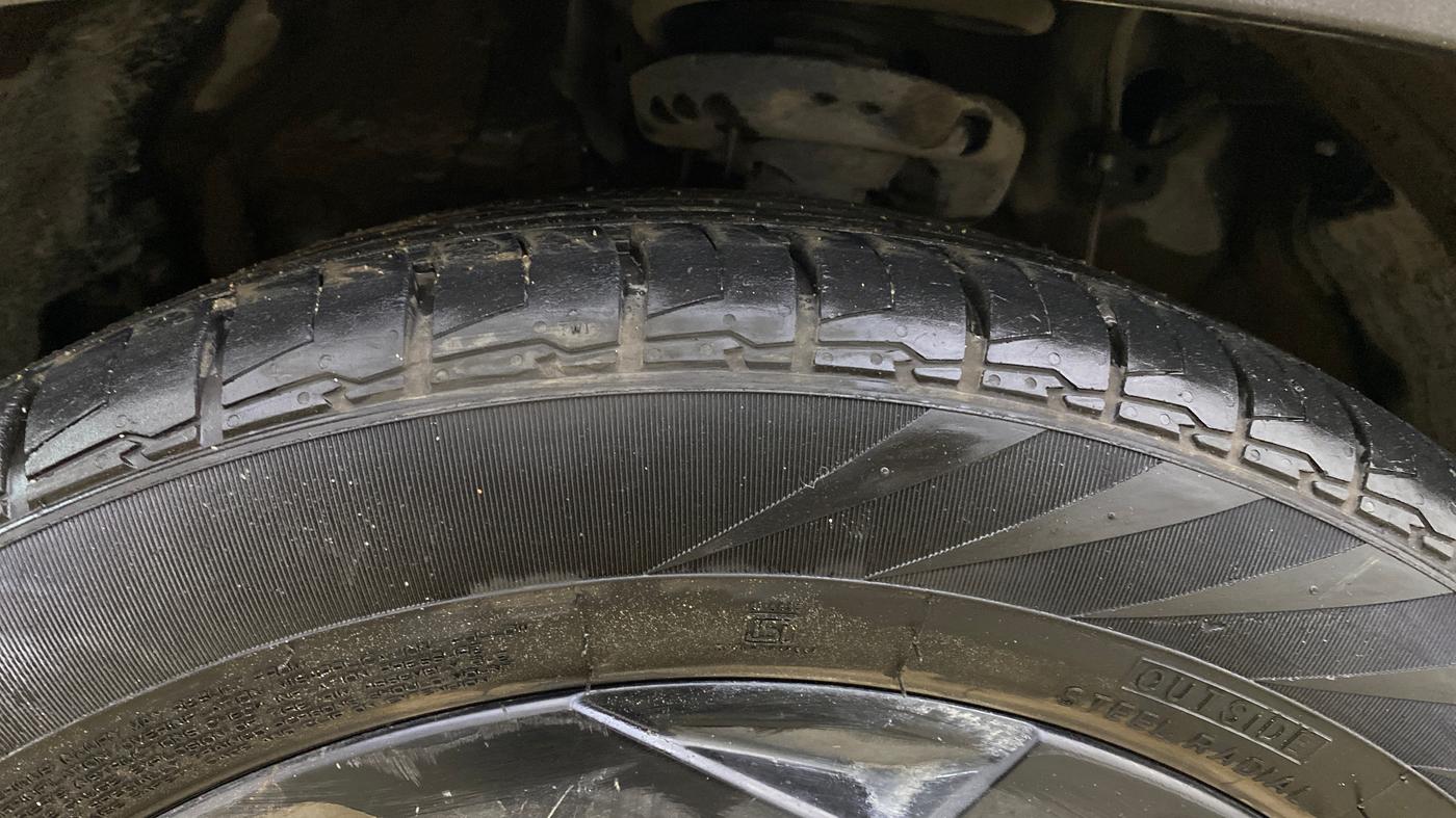 2023 Hyundai ALCAZAR  Signature (O) AE 7Str Diesel AT, Diesel, Automatic, 74,379 km, Left Front Tyre Tread