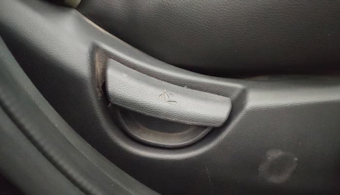 2014 Hyundai Xcent S (O) 1.2, Petrol, Manual, 65,402 km, Driver Side Adjustment Panel
