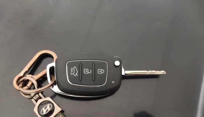 2014 Hyundai Xcent S (O) 1.2, Petrol, Manual, 65,402 km, Key Close Up