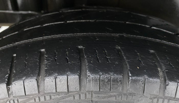 2014 Maruti Swift ZXI D, Petrol, Manual, 82,122 km, Right Rear Tyre Tread