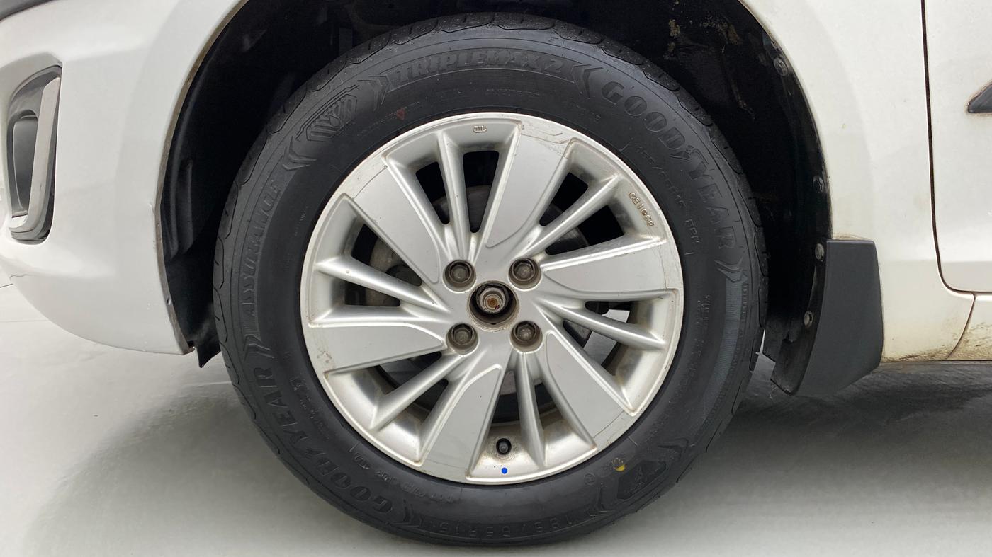 2014 Maruti Swift ZXI D, Petrol, Manual, 82,122 km, Left Front Wheel