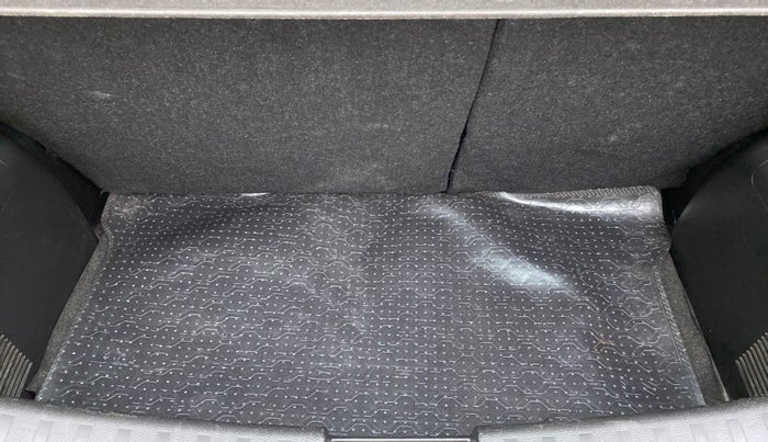 2014 Maruti Swift ZXI D, Petrol, Manual, 82,122 km, Boot Inside