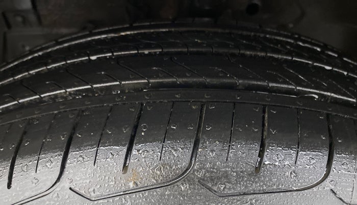 2014 Maruti Swift ZXI D, Petrol, Manual, 82,122 km, Left Front Tyre Tread