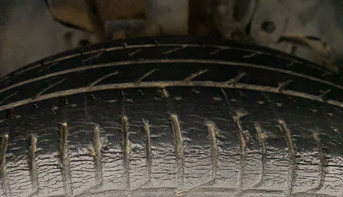 2017 Tata Tiago XE PETROL, Petrol, Manual, 38,063 km, Right Front Tyre Tread