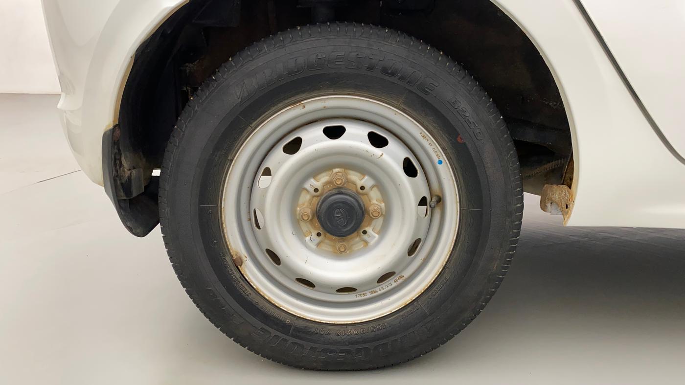 2017 Tata Tiago XE PETROL, Petrol, Manual, 38,063 km, Right Rear Wheel