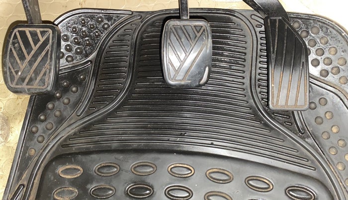 2013 Maruti Swift Dzire VXI, CNG, Manual, 89,681 km, Pedals