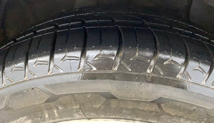 2022 Hyundai GRAND I10 NIOS ASTA AMT 1.2 KAPPA VTVT, Petrol, Automatic, 63,034 km, Right Front Tyre Tread