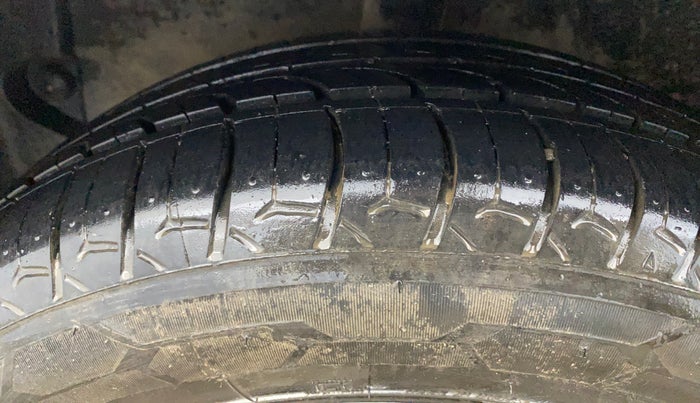 2022 Hyundai GRAND I10 NIOS ASTA AMT 1.2 KAPPA VTVT, Petrol, Automatic, 63,034 km, Right Rear Tyre Tread