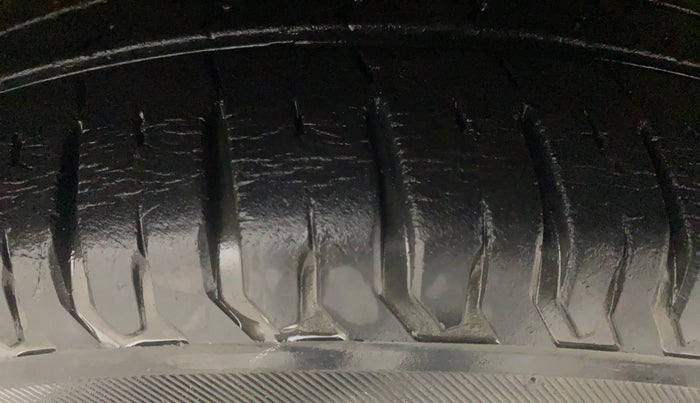 2017 Maruti Dzire ZXI AMT, Petrol, Automatic, 15,320 km, Right Front Tyre Tread