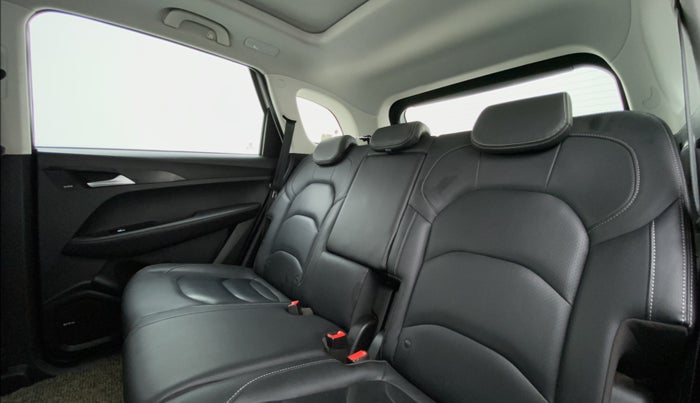 2020 MG HECTOR SHARP DCT PETROL, Petrol, Automatic, 23,303 km, Right Side Rear Door Cabin