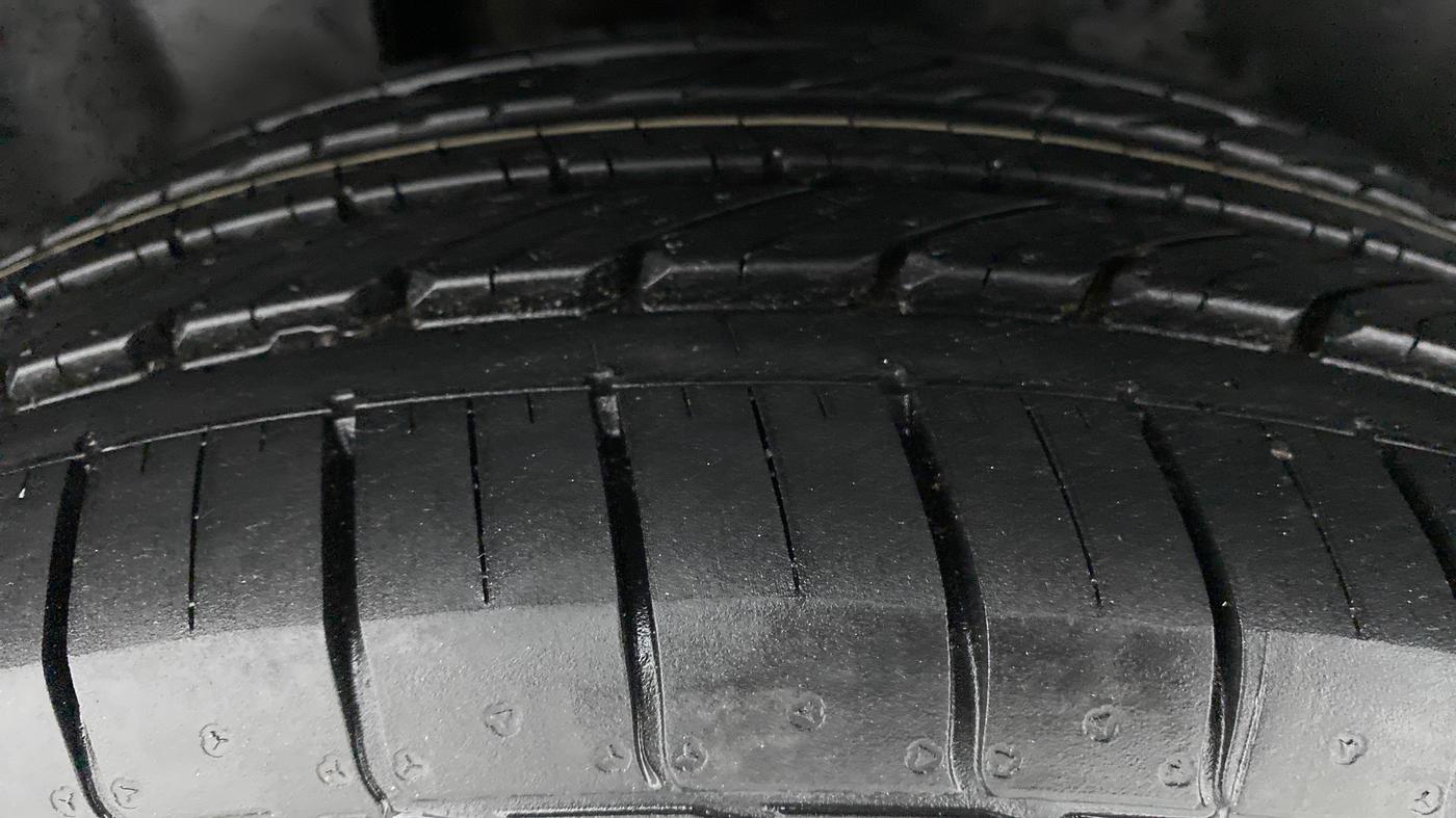 2020 MG HECTOR SHARP DCT PETROL, Petrol, Automatic, 23,303 km, Right Rear Tyre Tread