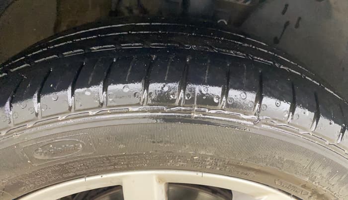 2017 Volkswagen Ameo HIGHLINE1.2L, Petrol, Manual, 97,770 km, Right Front Tyre Tread