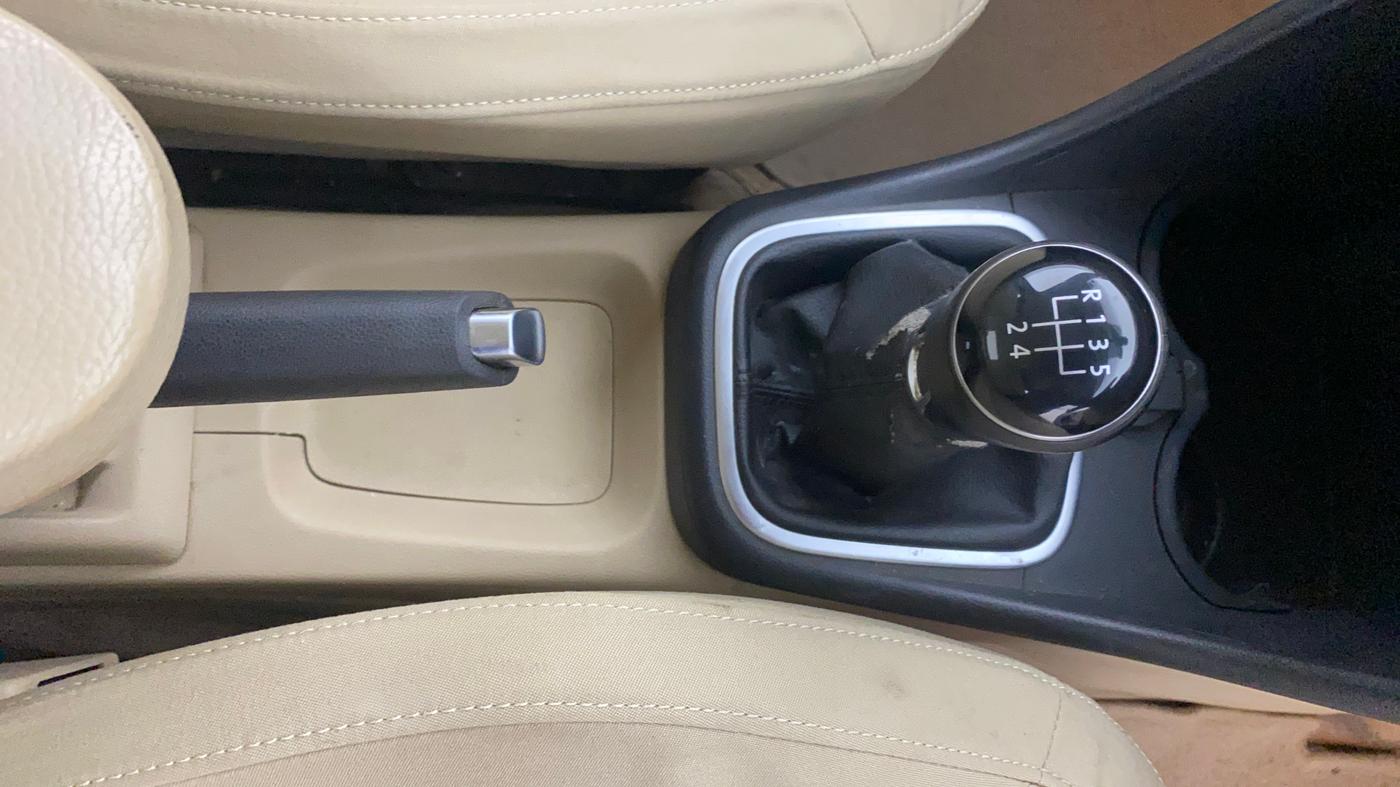 2017 Volkswagen Ameo HIGHLINE1.2L, Petrol, Manual, 97,770 km, Gear Lever