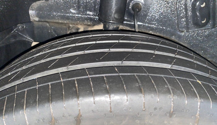 2021 Tata NEXON XM PETROL, Petrol, Manual, 80,425 km, Right Rear Tyre Tread