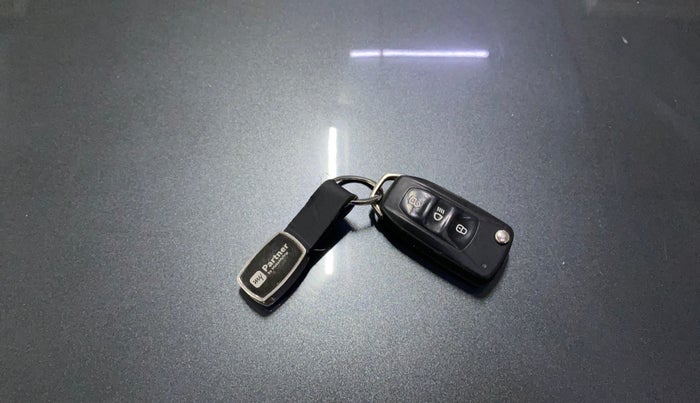 2021 Tata NEXON XM PETROL, Petrol, Manual, 80,425 km, Key Close Up