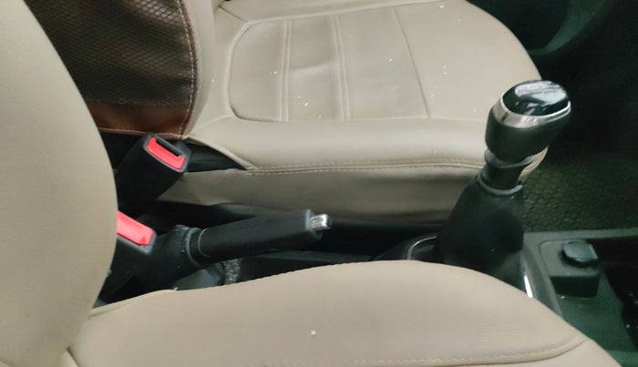 2019 Renault Kwid RXT 0.8 (O), Petrol, Manual, 93,218 km, Gear Lever