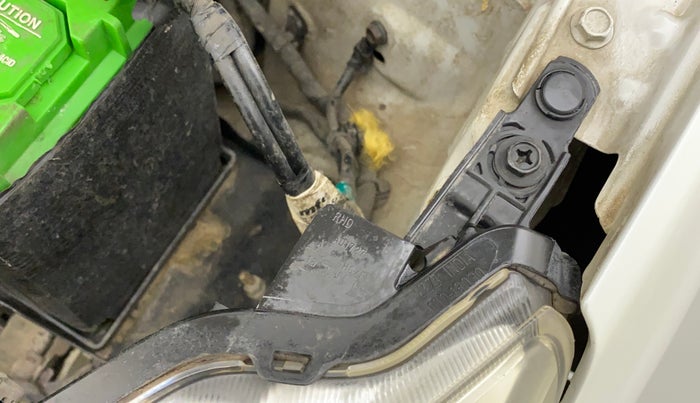 2016 Maruti Celerio VXI, Petrol, Manual, 46,987 km, Left headlight - Clamp has minor damage