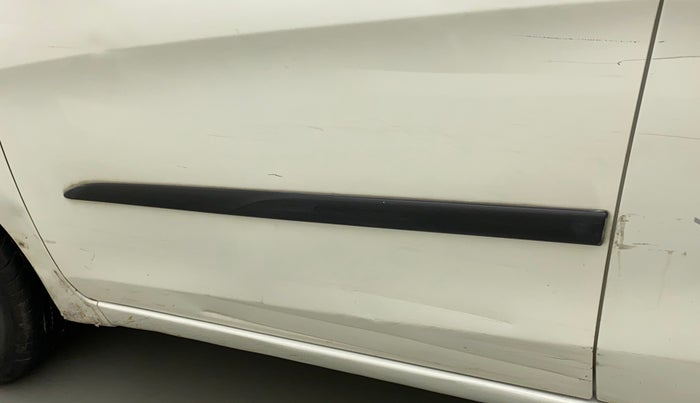 2016 Maruti Celerio VXI, Petrol, Manual, 46,987 km, Front passenger door - Minor scratches