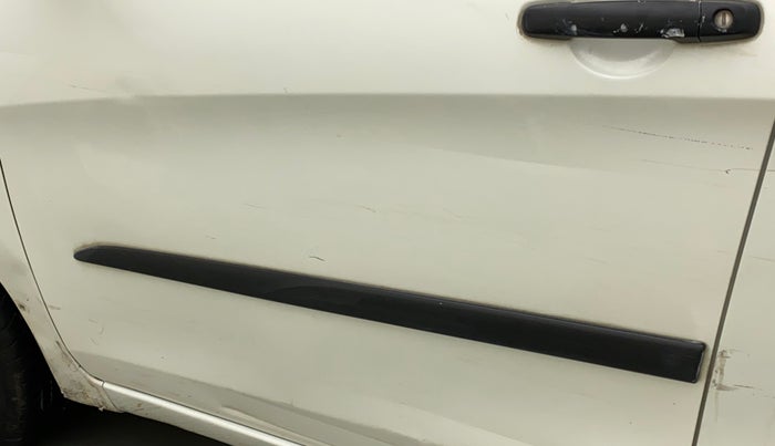 2016 Maruti Celerio VXI, Petrol, Manual, 46,987 km, Front passenger door - Slightly dented
