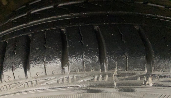 2013 Toyota Etios VD, Diesel, Manual, 72,619 km, Right Front Tyre Tread