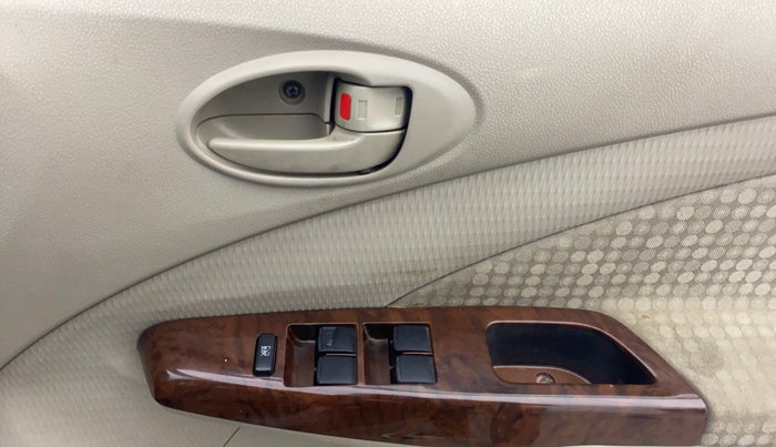 2013 Toyota Etios VD, Diesel, Manual, 72,619 km, Driver Side Door Panels Control