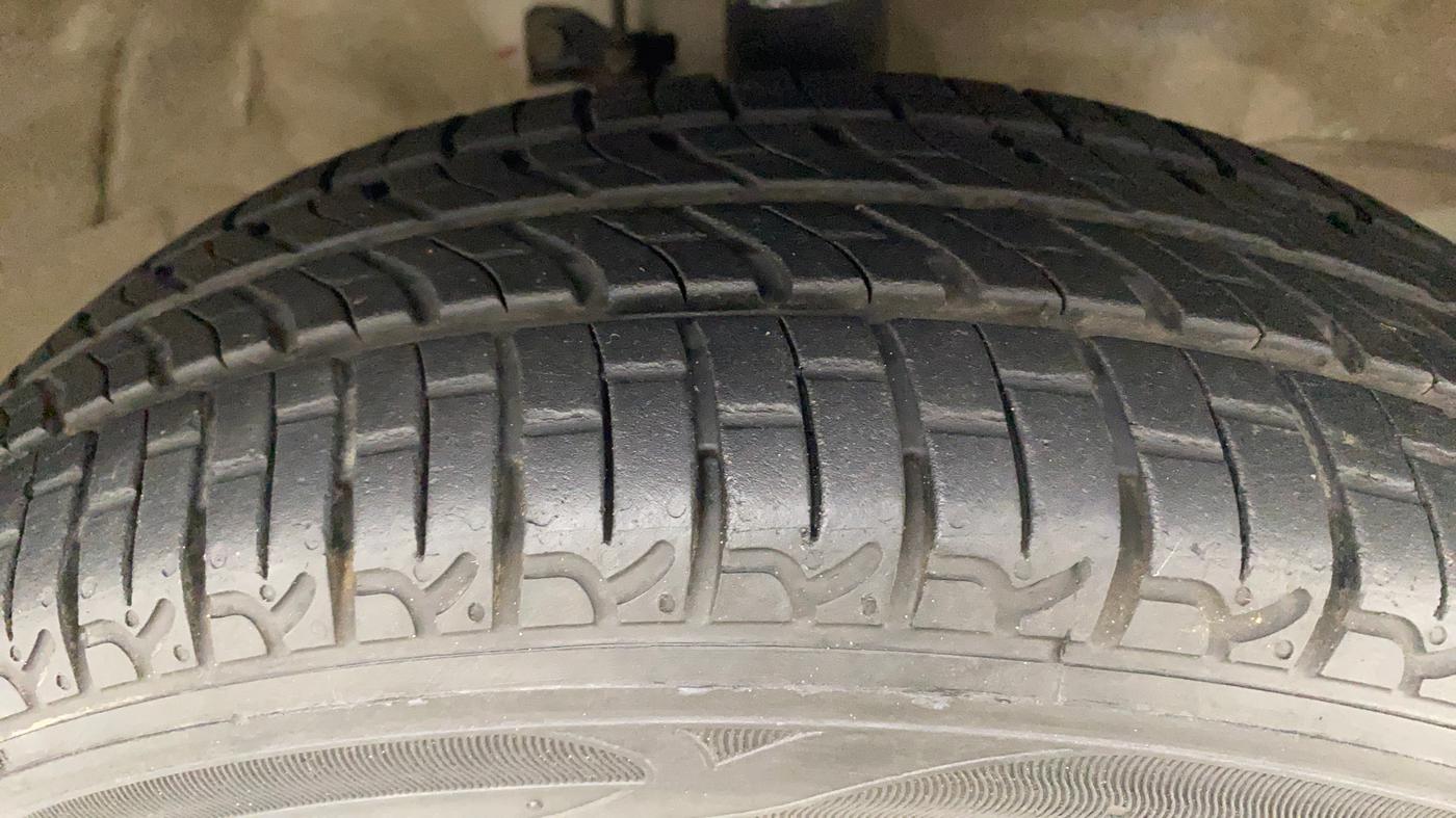 2014 Maruti Wagon R 1.0 VXI, Petrol, Manual, 40,855 km, Right Front Tyre Tread