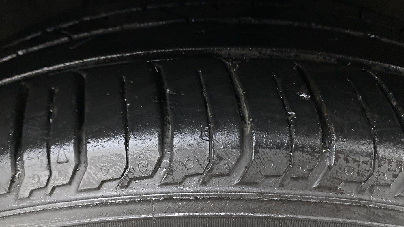2017 Skoda Rapid Style 1.5 TDI AT, Diesel, Automatic, 75,707 km, Right Front Tyre Tread