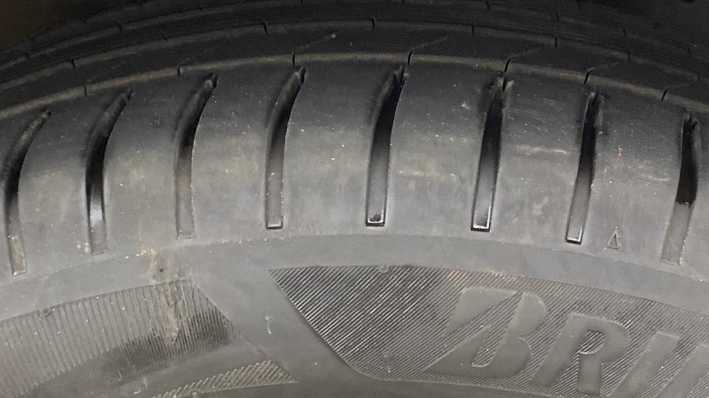 2016 Ford Ecosport TITANIUM 1.5L DIESEL, Diesel, Manual, 1,03,328 km, Right Front Tyre Tread