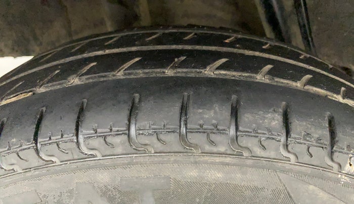 2018 Renault Kwid RXL, CNG, Manual, 40,957 km, Right Rear Tyre Tread