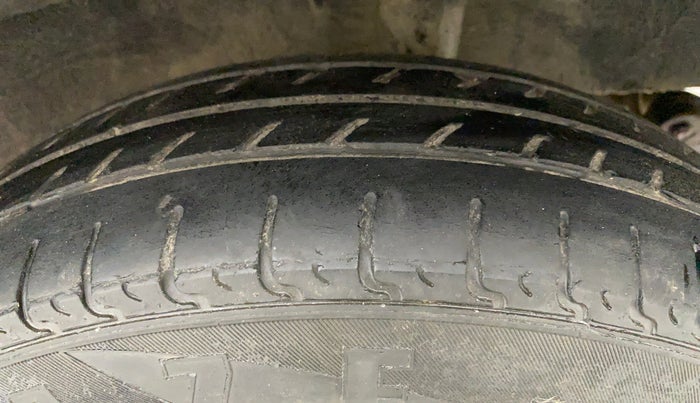 2018 Renault Kwid RXL, CNG, Manual, 40,957 km, Left Rear Tyre Tread