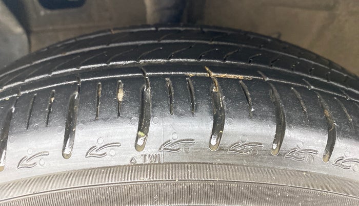 2021 Hyundai GRAND I10 NIOS ASTA AMT 1.2 KAPPA VTVT, Petrol, Automatic, 79,402 km, Left Front Tyre Tread