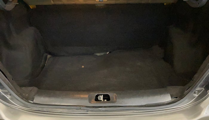 2015 Maruti Swift Dzire VXI, Petrol, Manual, 1,17,059 km, Boot Inside