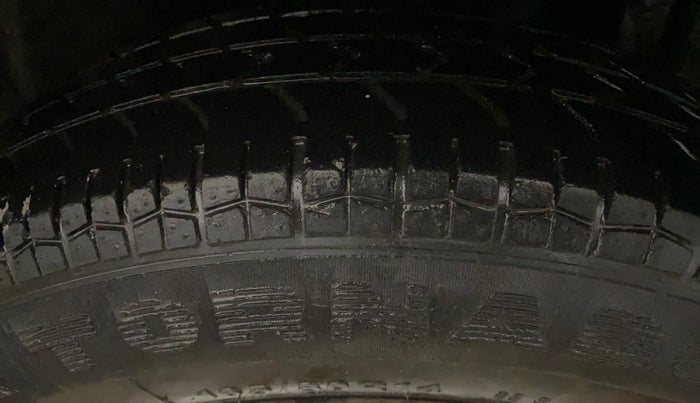 2015 Maruti Swift Dzire VXI, Petrol, Manual, 1,17,059 km, Left Rear Tyre Tread