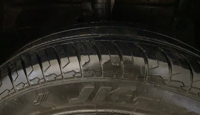 2015 Maruti Swift Dzire VXI, Petrol, Manual, 1,17,059 km, Right Front Tyre Tread