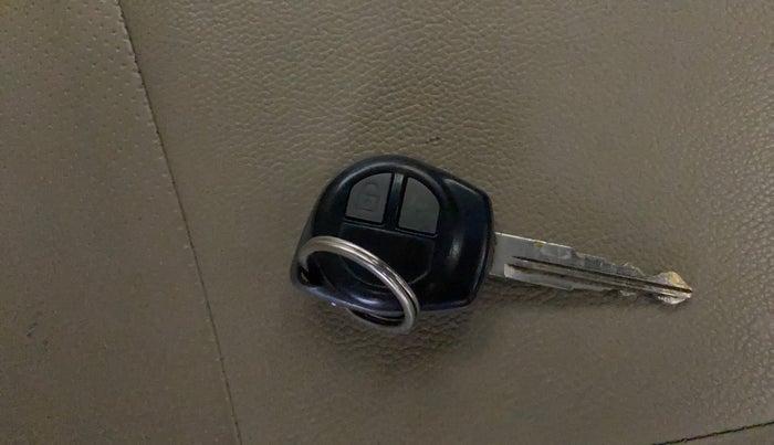 2015 Maruti Swift Dzire VXI, Petrol, Manual, 1,17,059 km, Key Close Up