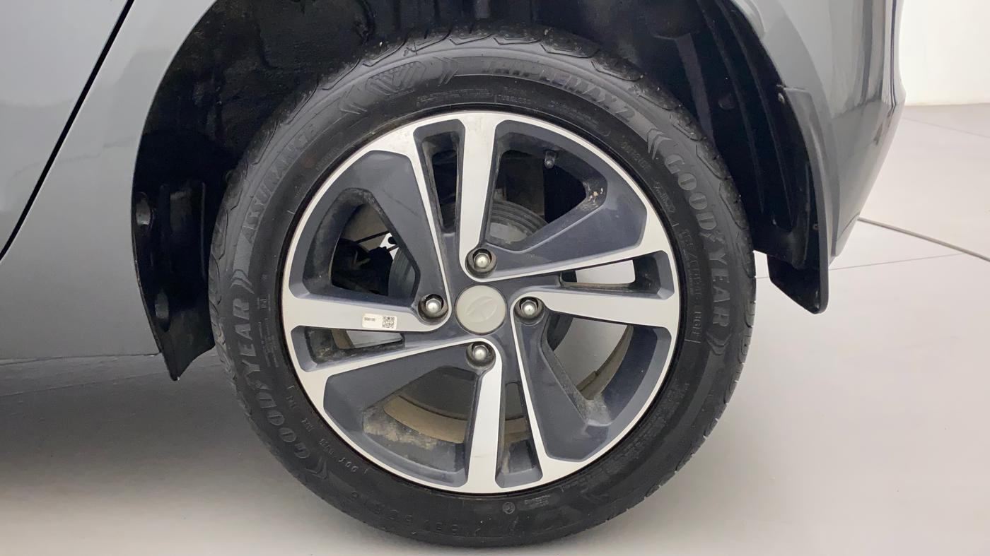 2023 Tata ALTROZ XZ PETROL, Petrol, Manual, 1,952 km, Left Rear Wheel