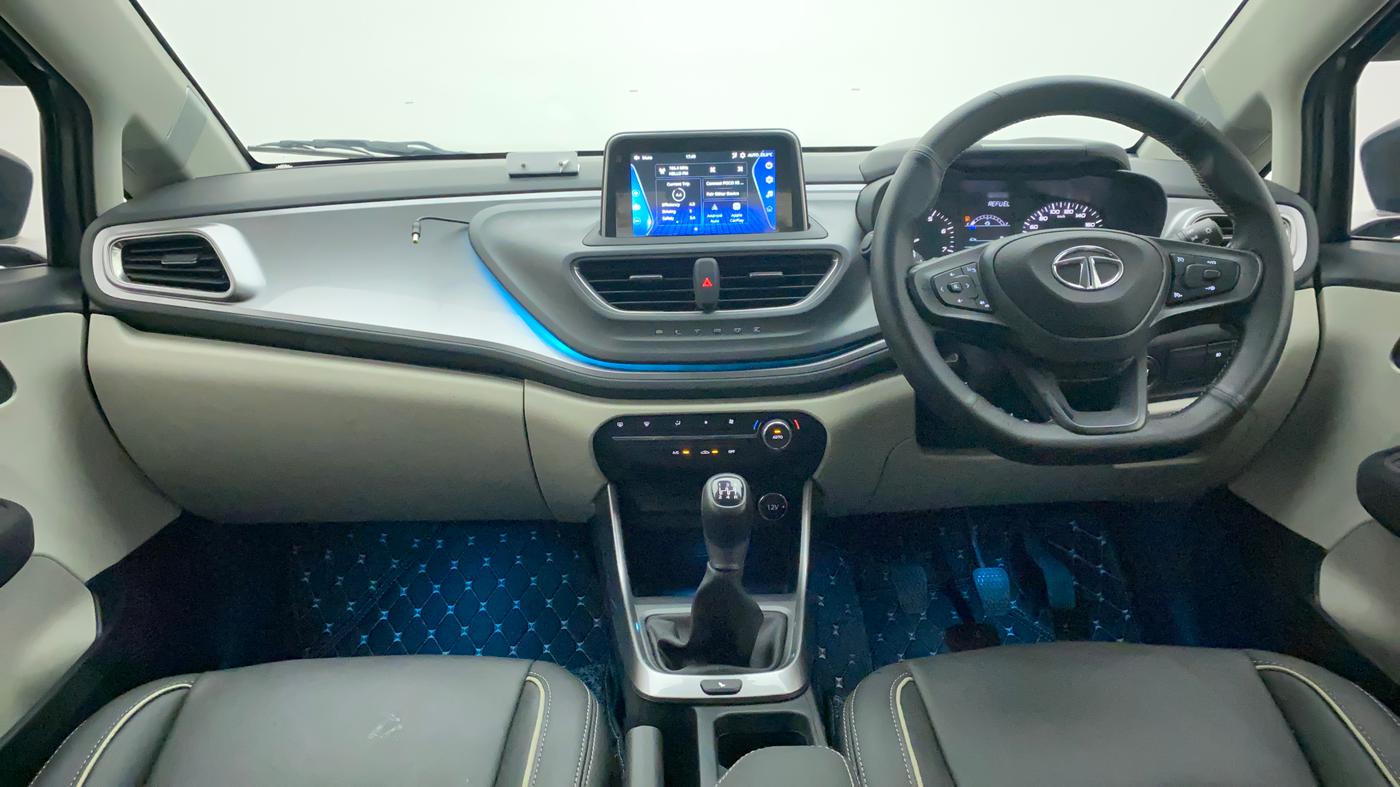 2023 Tata ALTROZ XZ PETROL, Petrol, Manual, 1,952 km, Dashboard