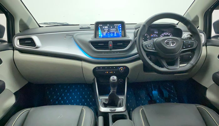 2023 Tata ALTROZ XZ PETROL, Petrol, Manual, 1,952 km, Dashboard