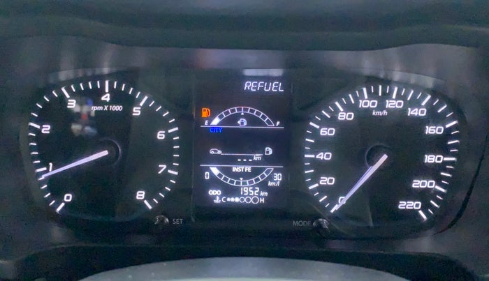 2023 Tata ALTROZ XZ PETROL, Petrol, Manual, 1,952 km, Odometer Image