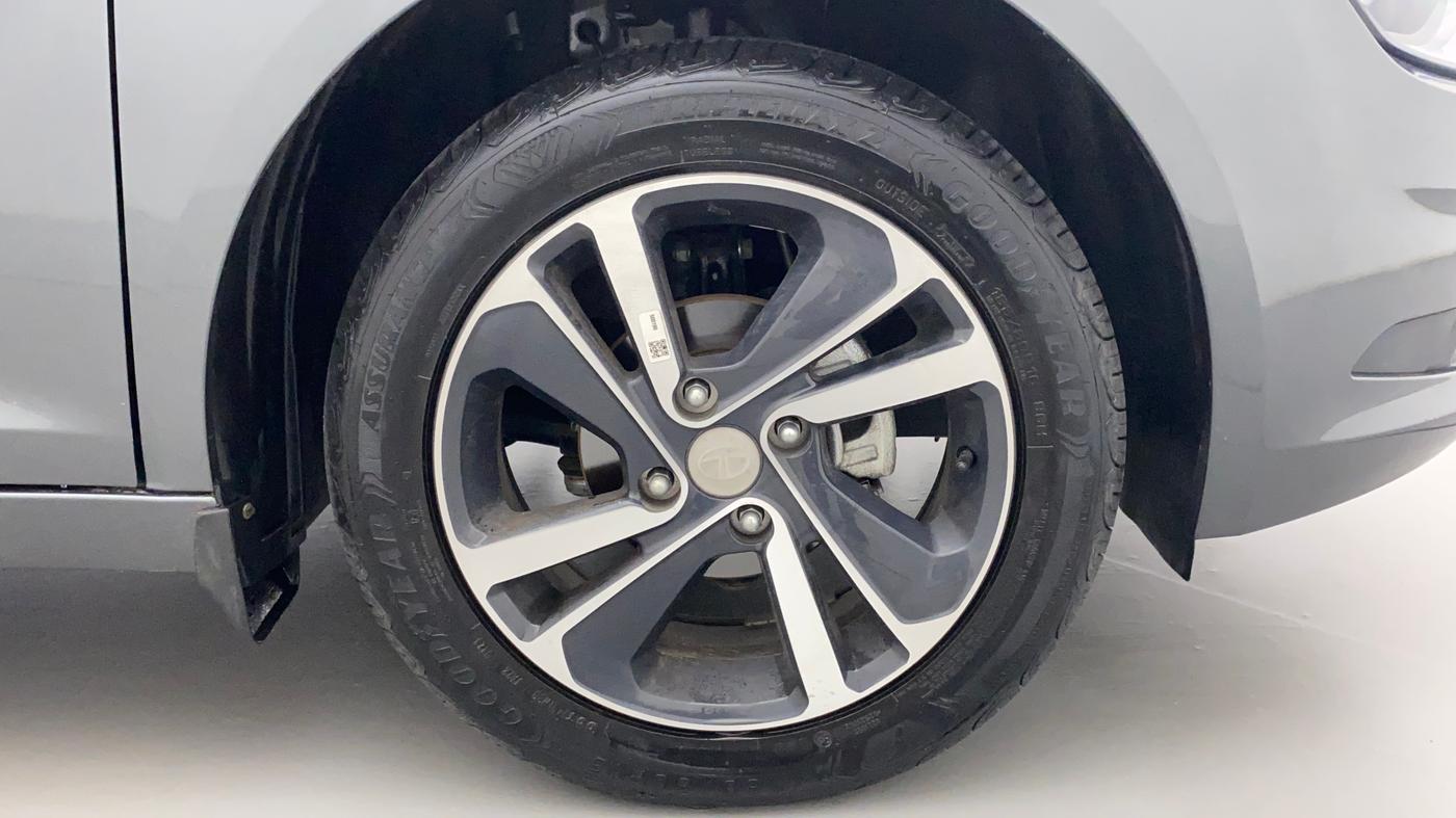 2023 Tata ALTROZ XZ PETROL, Petrol, Manual, 1,952 km, Right Front Wheel