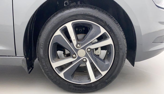 2023 Tata ALTROZ XZ PETROL, Petrol, Manual, 1,952 km, Right Front Wheel