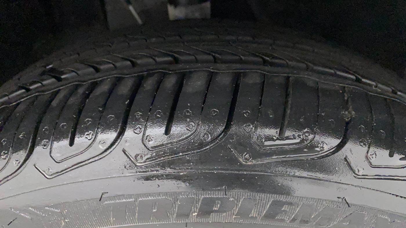 2023 Tata ALTROZ XZ PETROL, Petrol, Manual, 1,952 km, Right Front Tyre Tread